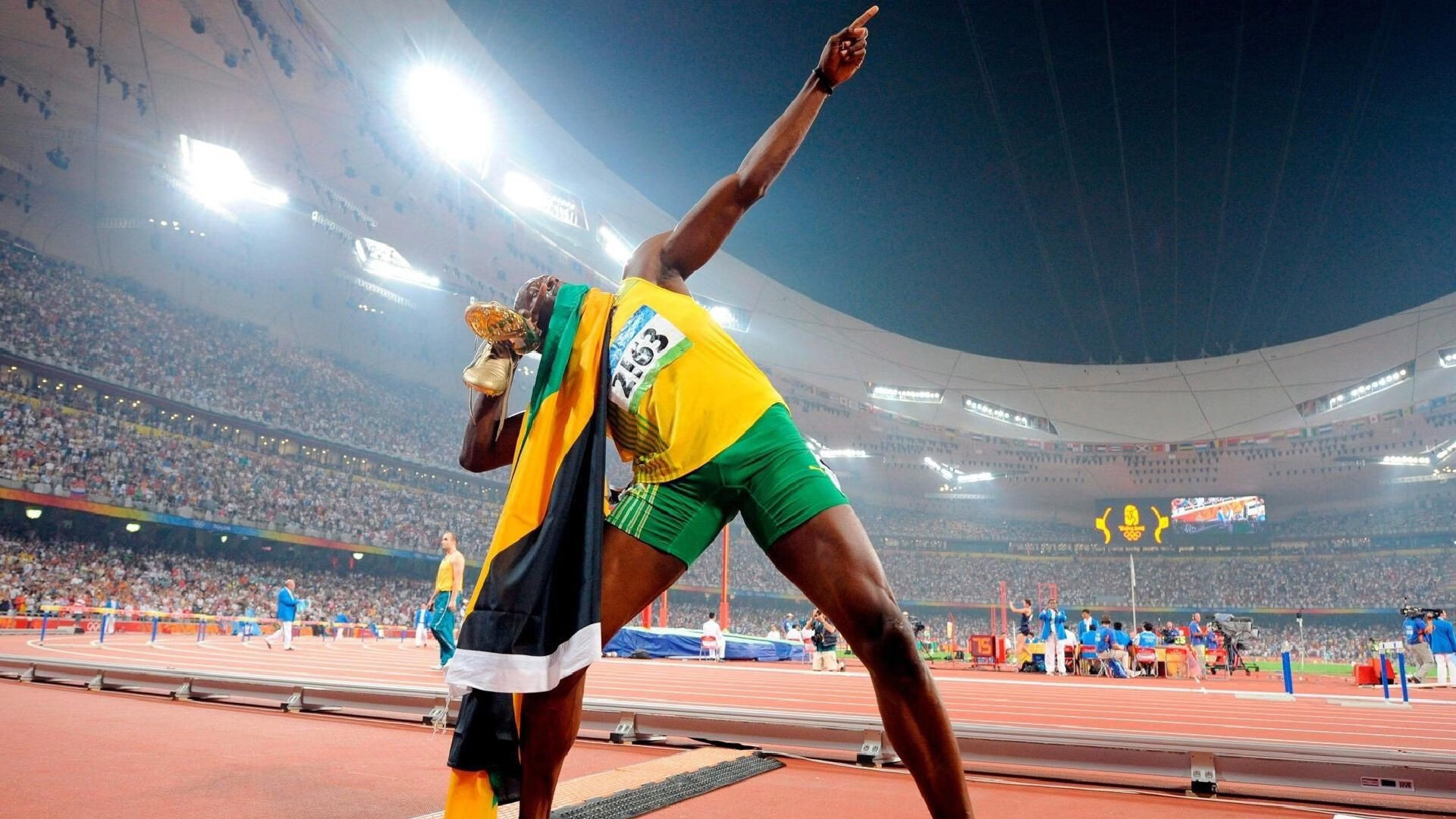 墨西哥队后卫吉梅内斯在巴黎奥运会上表现出色,吉格斯 梅西